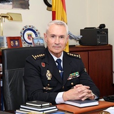 Pedro Prieto Poveda Comisario Principal y Jefe de la División de Operaciones y Transformación Digital de la Dirección General de la Policía Pedro Prieto Poveda Comisario Principal y Jefe de la División de Operaciones y Transformación Digital de la Dirección General de la Policía