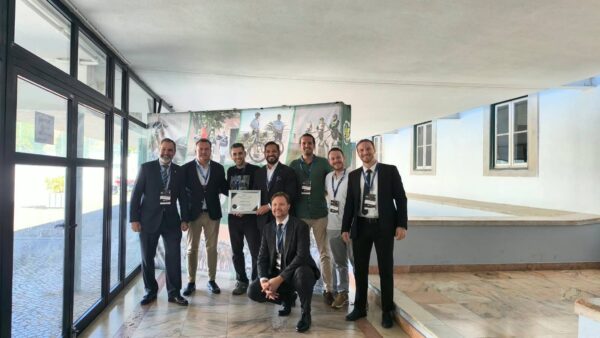 Equipos de OnRetrieval Group y de Jamf junto al certificado MSSP en Jamf Mobile Forensics, durante FiFE'26 en Lisboa | Foto: Lissette Castaño Huaman Equipos de OnRetrieval Group y de Jamf junto al certificado MSSP en Jamf Mobile Forensics, durante FiFE'26 en Lisboa | Foto: Lissette Castaño Huaman